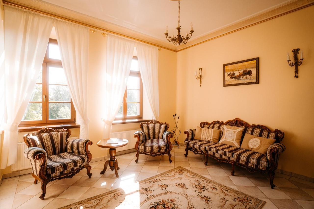 Palac Srodka Chrzypsko Wielkie ภายนอก รูปภาพ